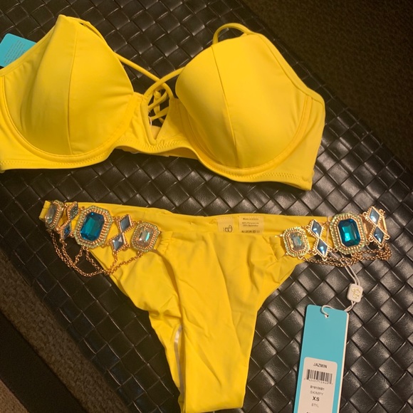 NWT Beach Bunny XL Dylan Top & XS Jazmin Bottoms! - Picture 2 of 8